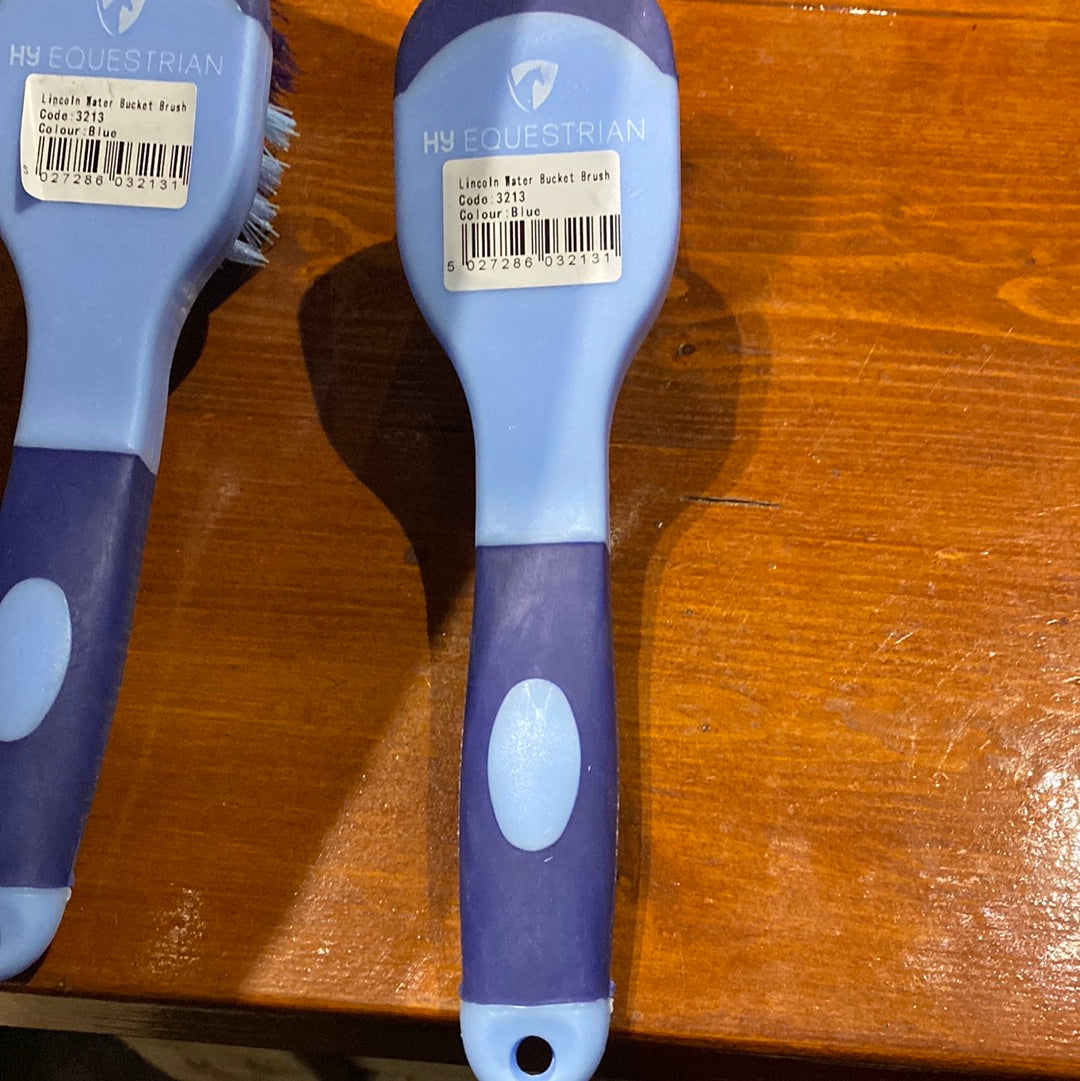 Lincoln water bucket brush blue