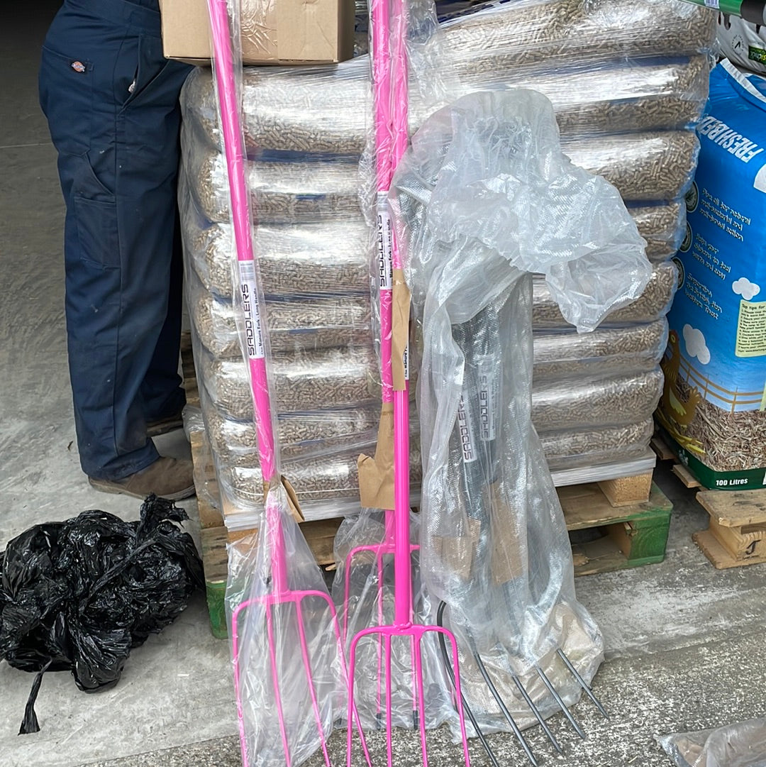 Saddlers Long Handle Manure Fork Pink