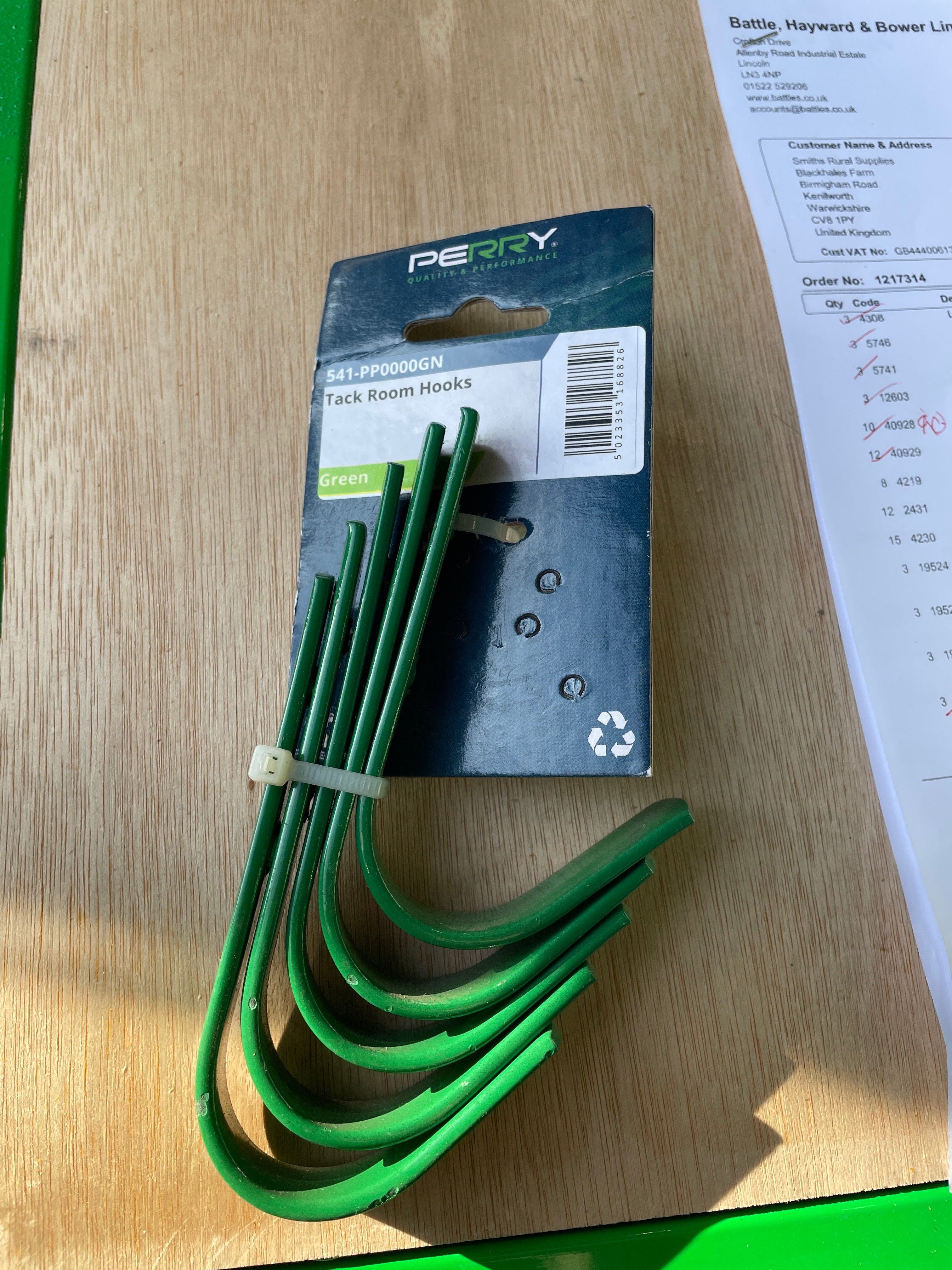 Perrys Equestrian General Purpose Tack Room Hooks Green pack 5