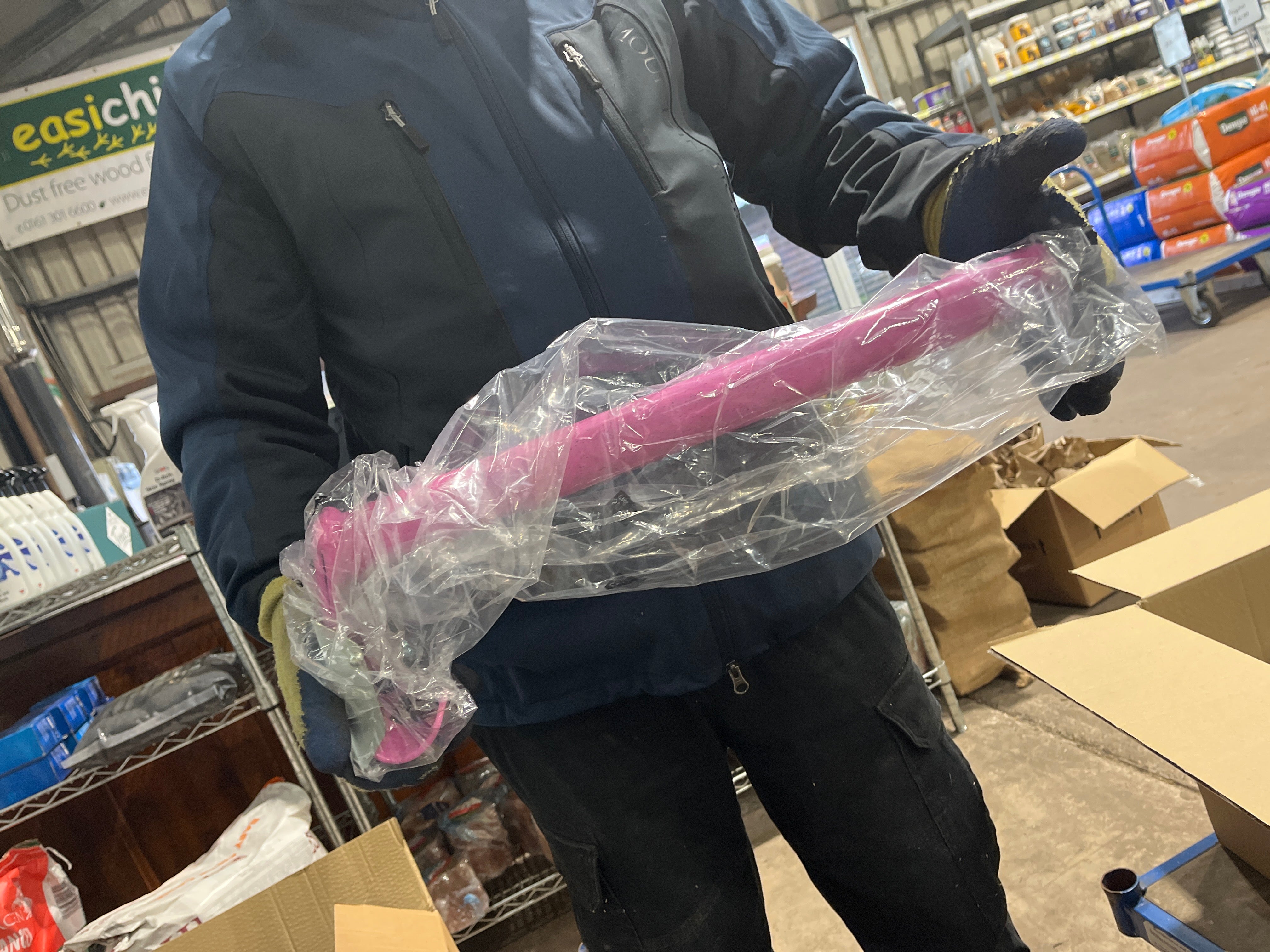 Stubbs folding pole saddle rack pink