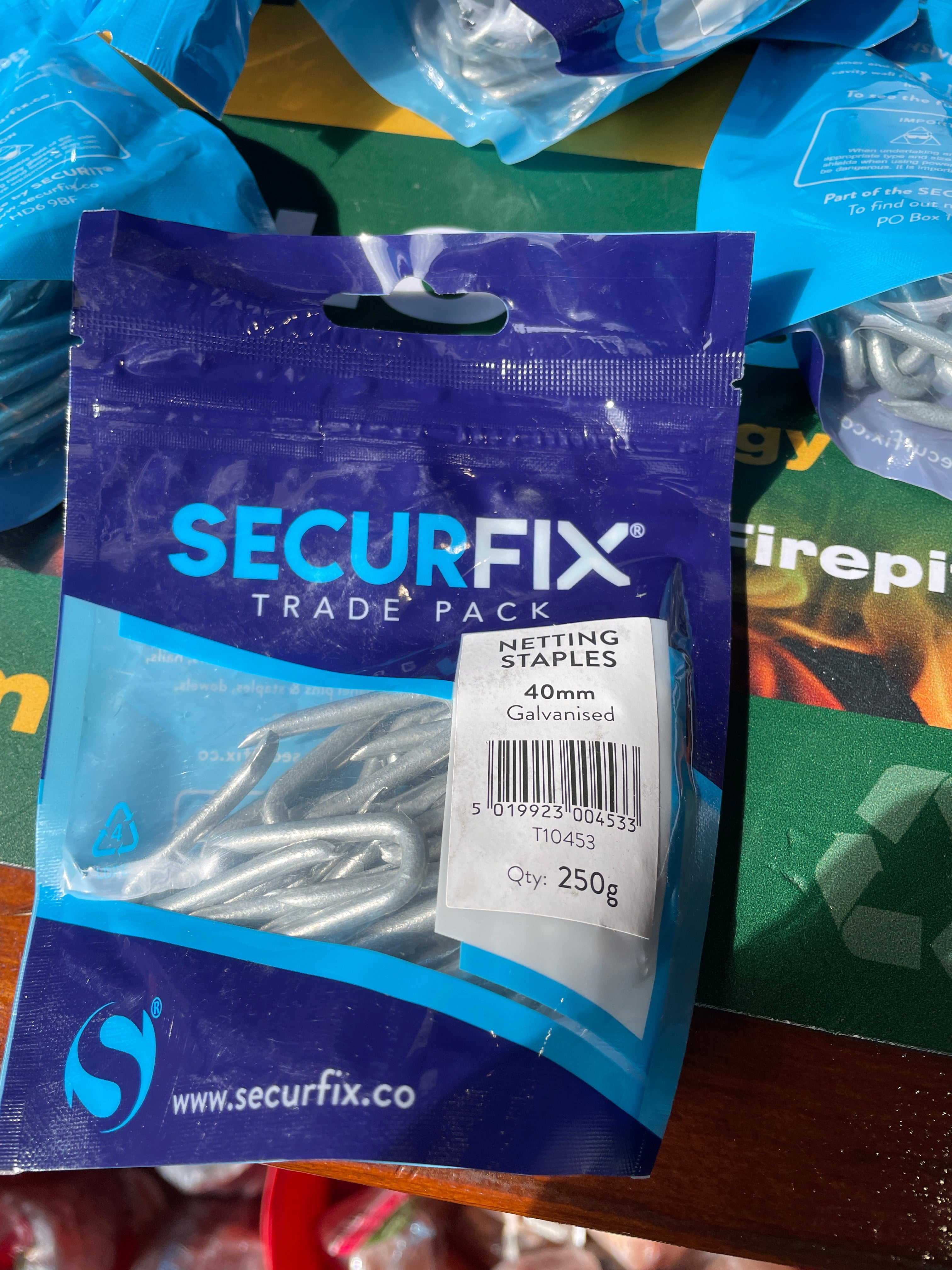 SecureFix Netting Staples