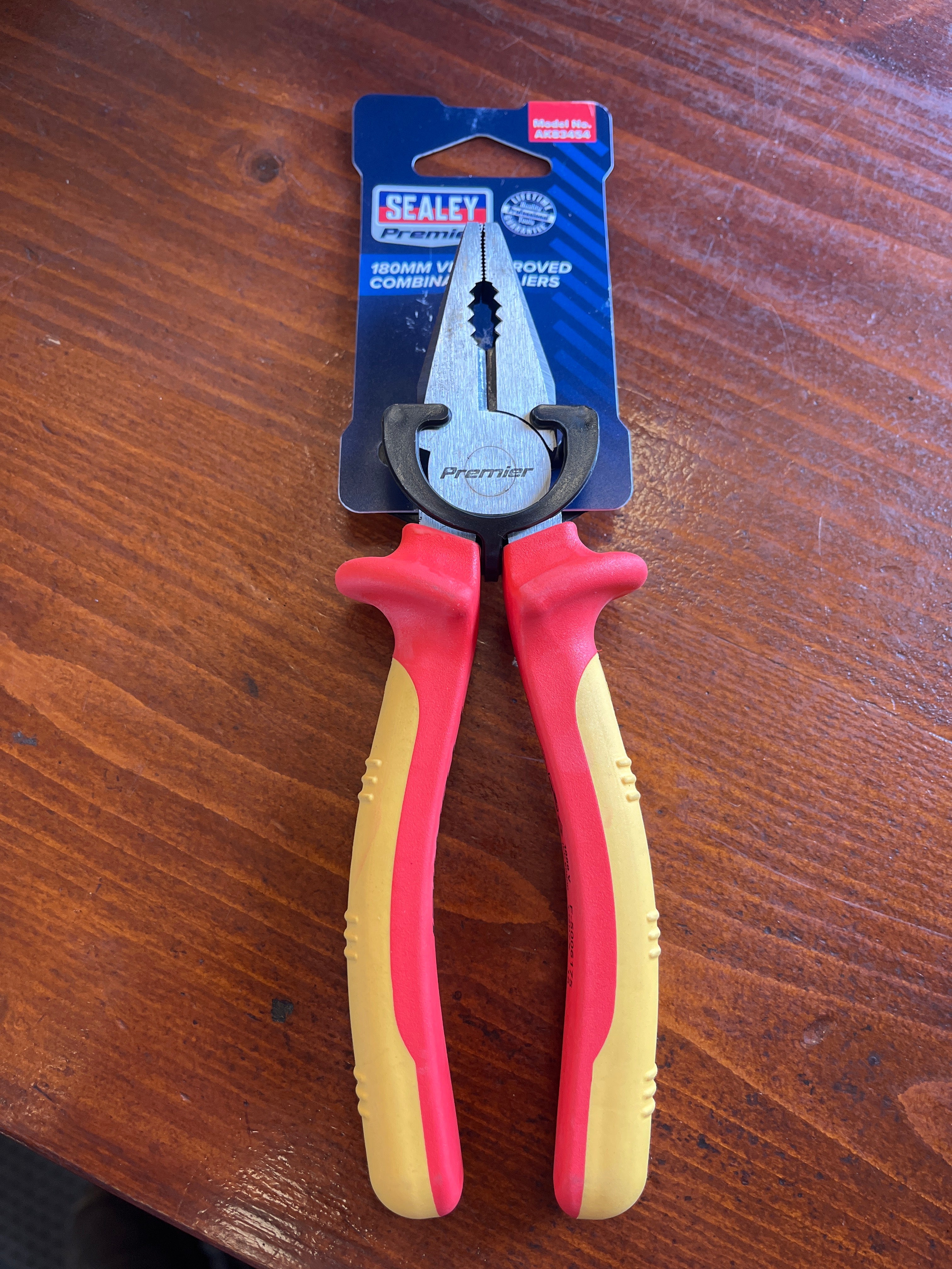 Sealey 180mm VDE approved combination pliers
