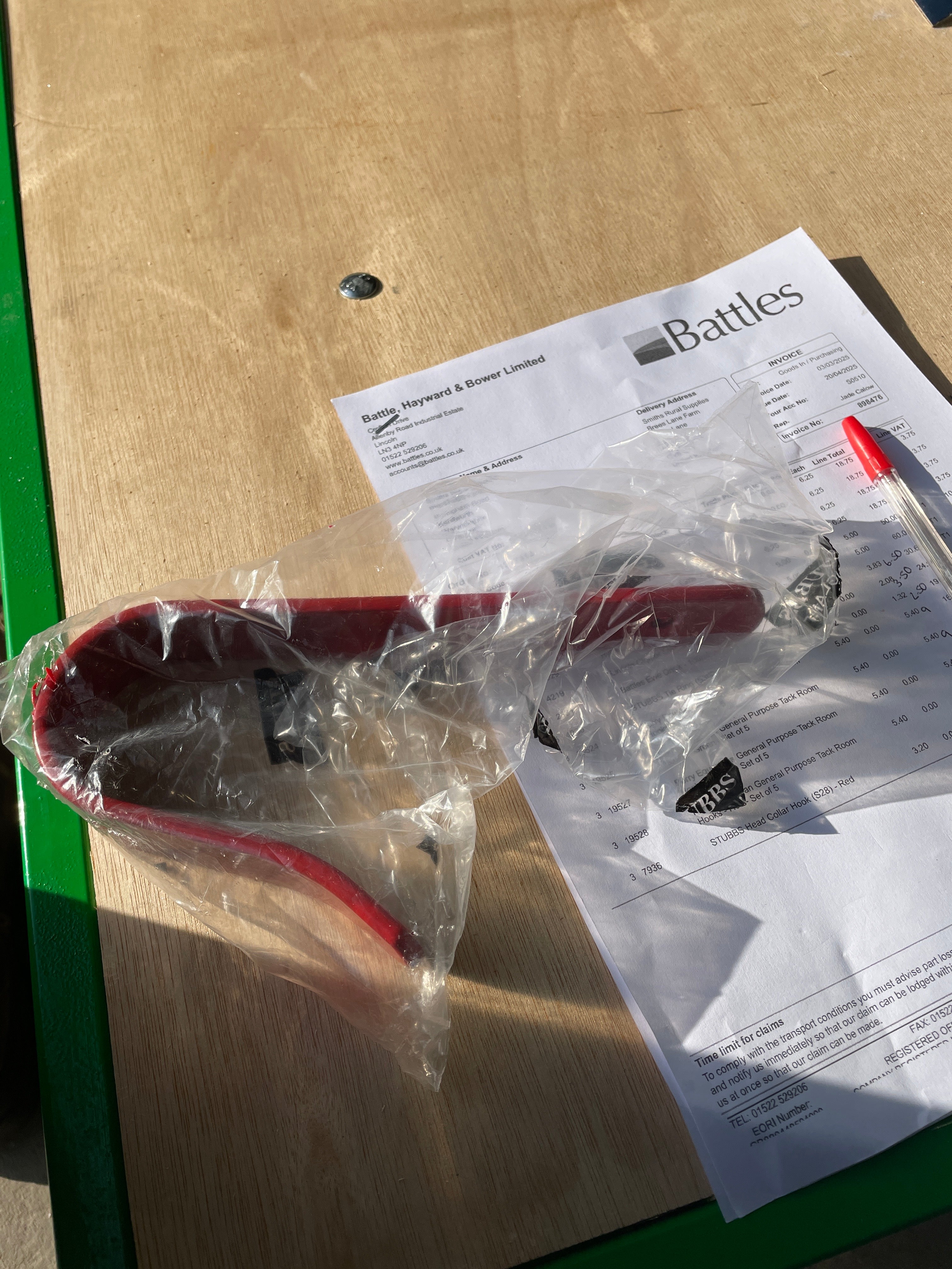 Stubbs Head Collar Hook Red