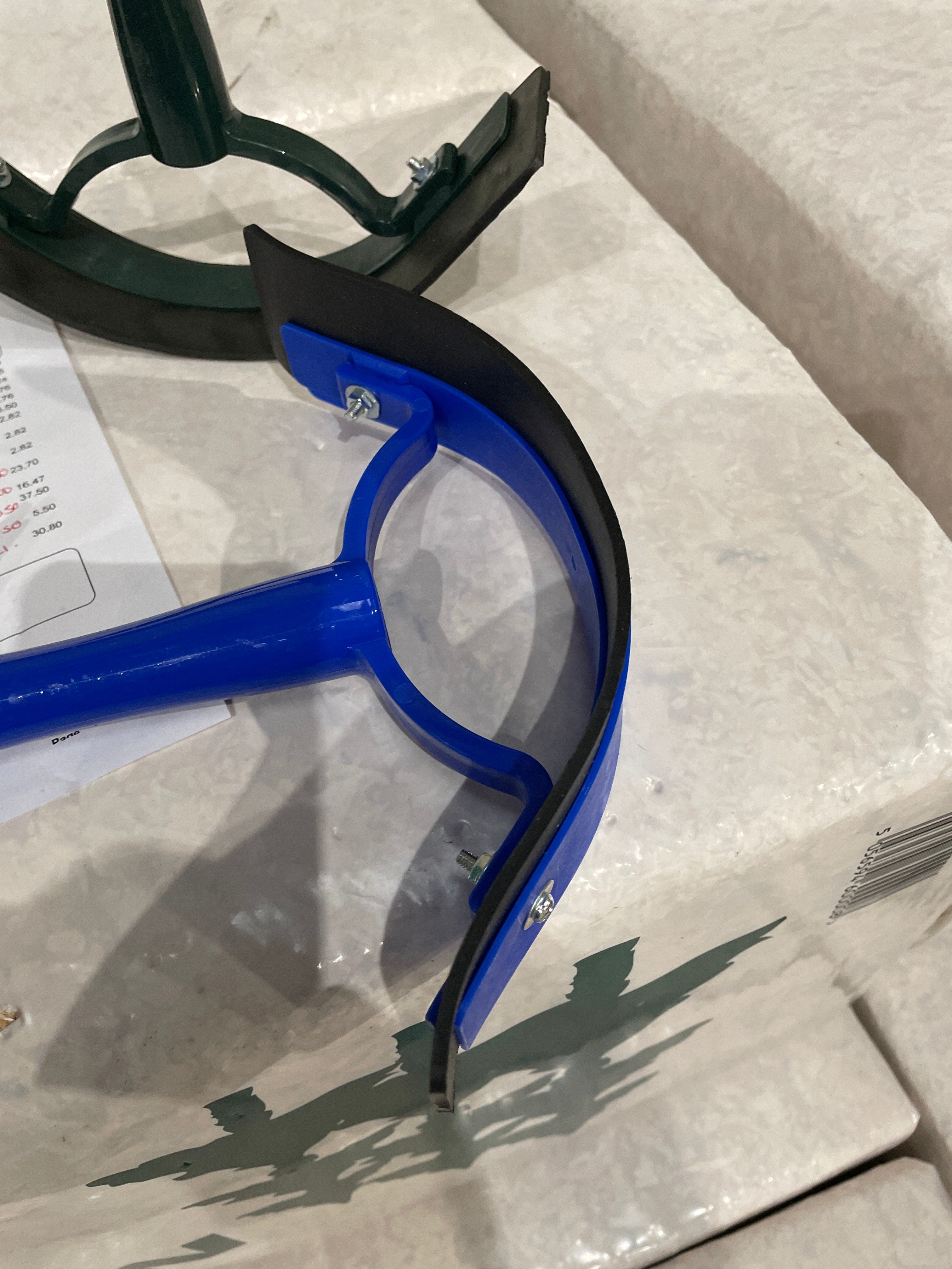 Lincoln Plastic Sweat Scraper Blue