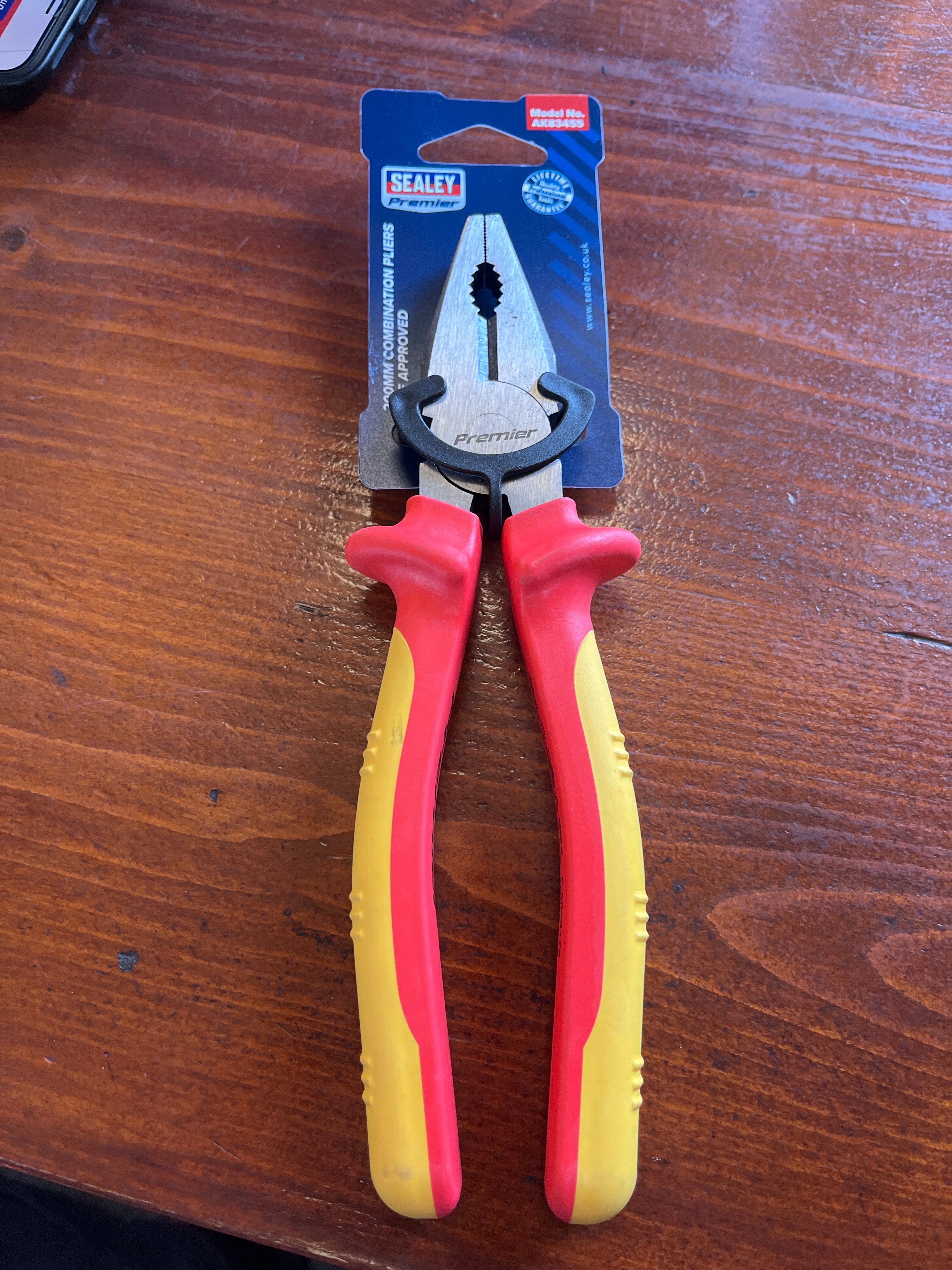 Sealey 200mm VDE approved combination pliers