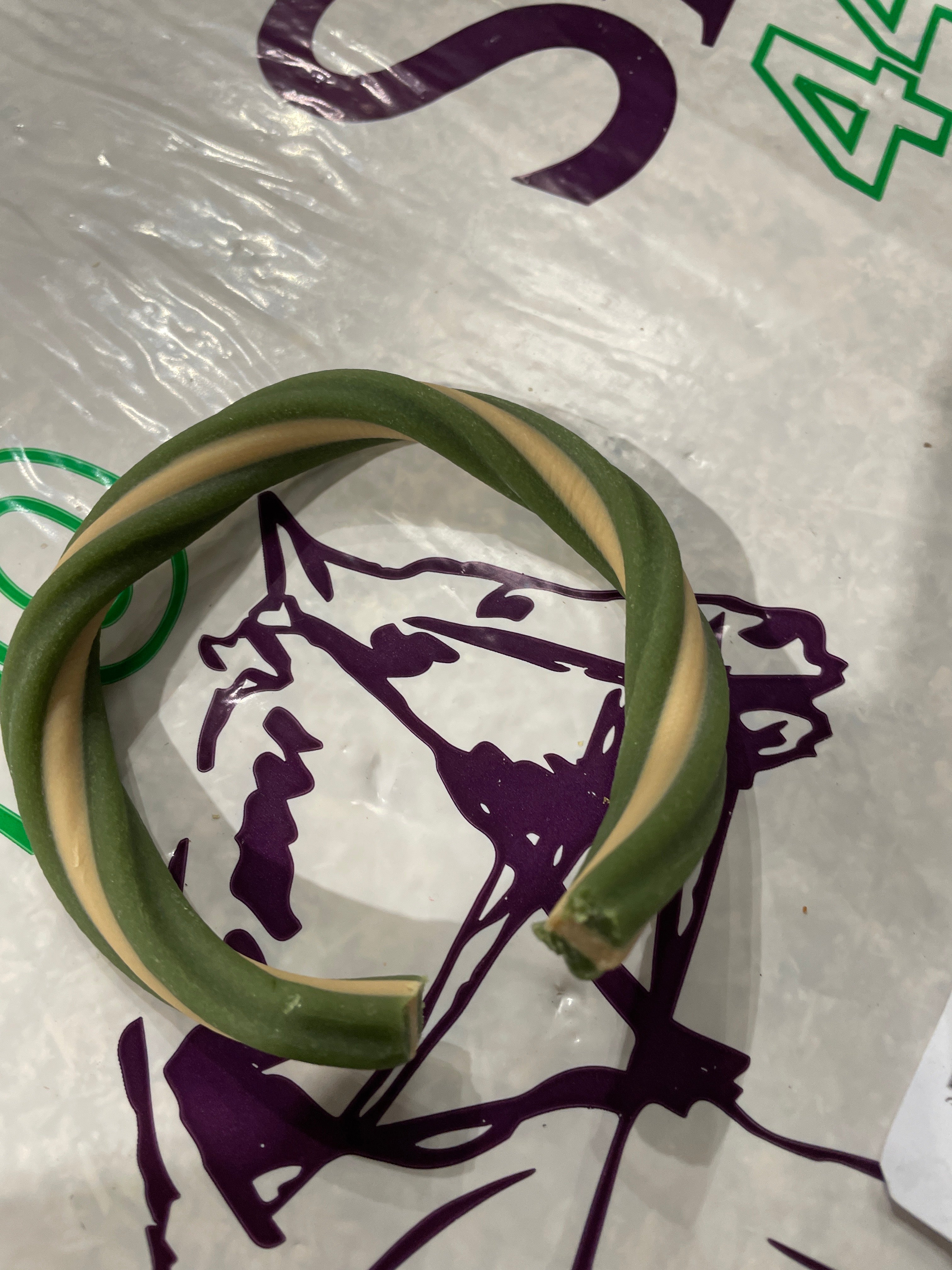 Veggie Bites Twisted Ring